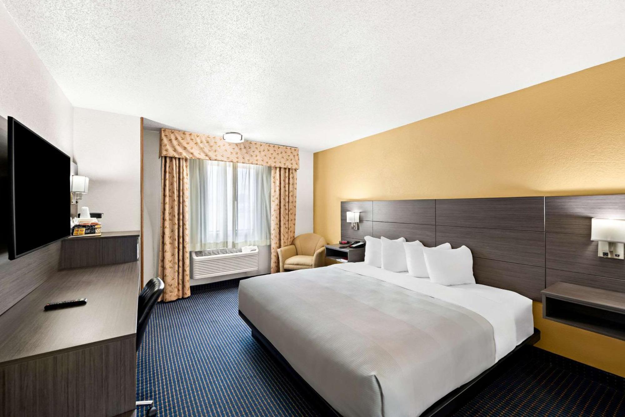 Quality Inn 3*
